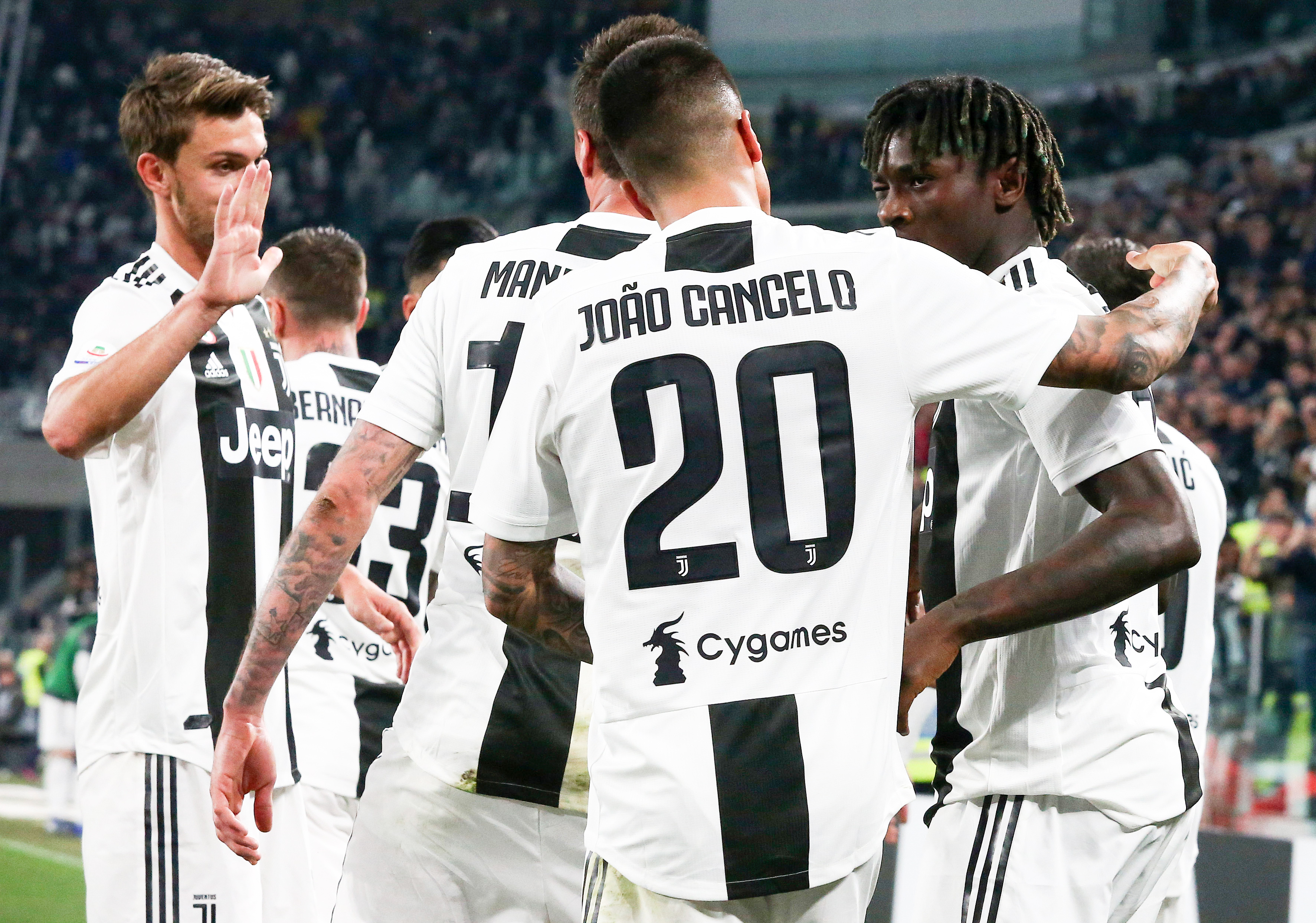 社交媒体传 社交媒体传